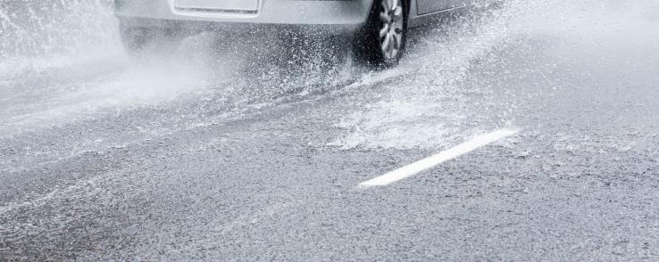 Conduite sous la pluie : quelques trucs pour rouler en sécurité, Blogue